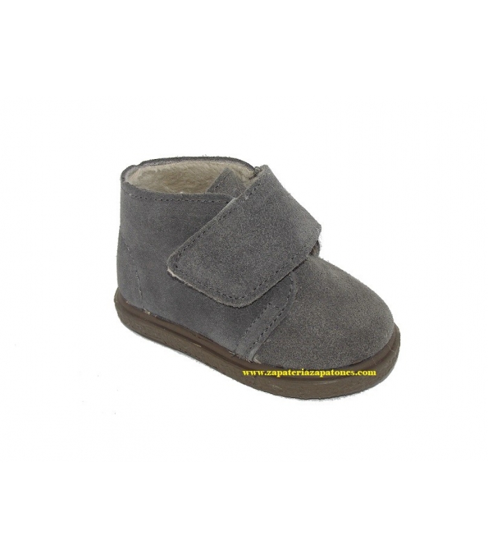 Bota serraje gris con moña de pelo