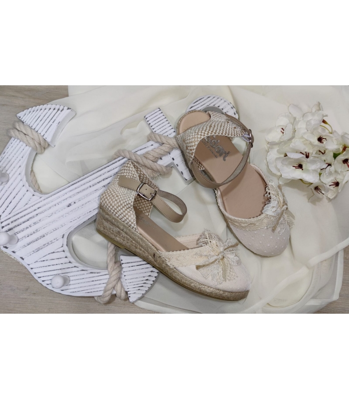 Esparteña topos beige flor encaje