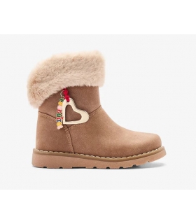 Botas marrones con pelo y adorno Conguitos