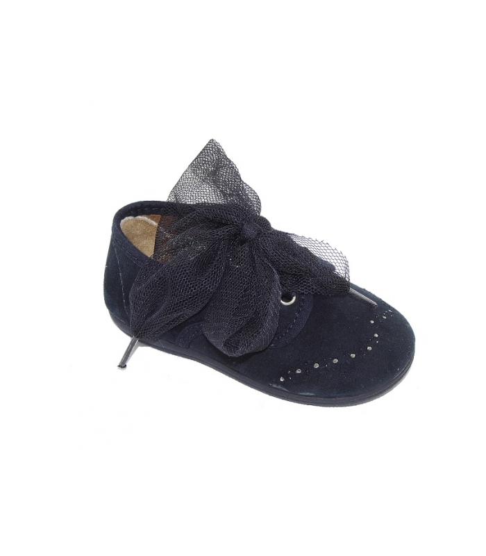 Zapato suede marino con picados lazo-cordón
